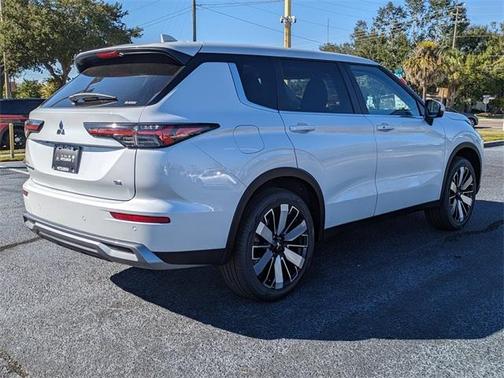 2025 Mitsubishi Outlander SE