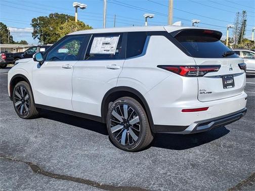 2025 Mitsubishi Outlander SE