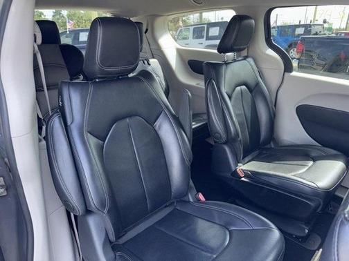 2022 Chrysler Pacifica Hybrid Touring L