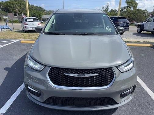 2022 Chrysler Pacifica Hybrid Touring L