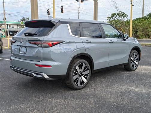 2025 Mitsubishi Outlander SE