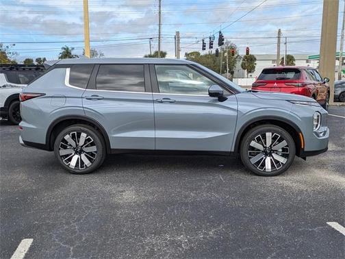 2025 Mitsubishi Outlander SE