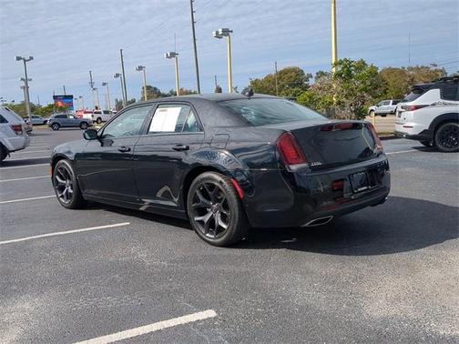 2022 Chrysler 300 Touring