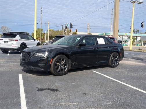 2022 Chrysler 300 Touring