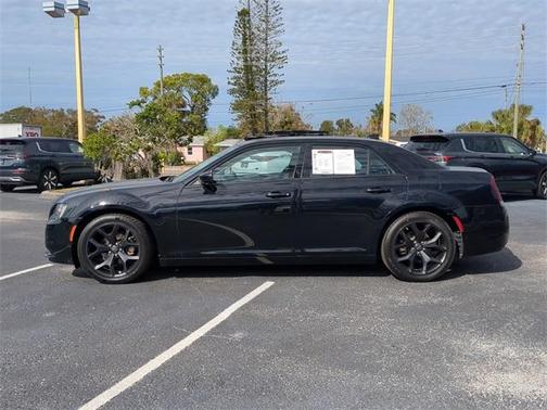 2022 Chrysler 300 Touring