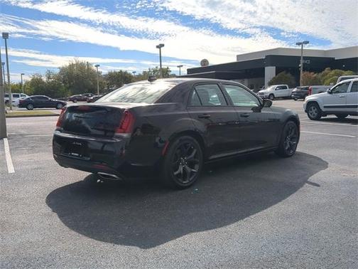 2022 Chrysler 300 Touring