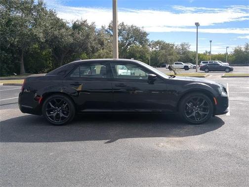 2022 Chrysler 300 Touring