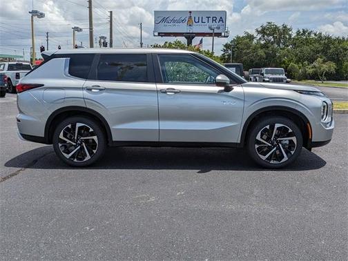 2025 Mitsubishi Outlander PHEV SE