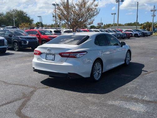 Pearl 2019 Toyota Camry XLE