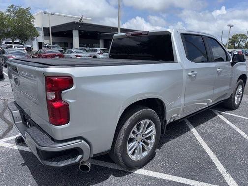 Silver Ice Metallic 2022 Chevrolet Silverado 1500 LT