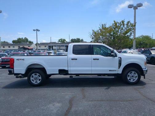 Oxford White 2025 Ford F-250 XLT