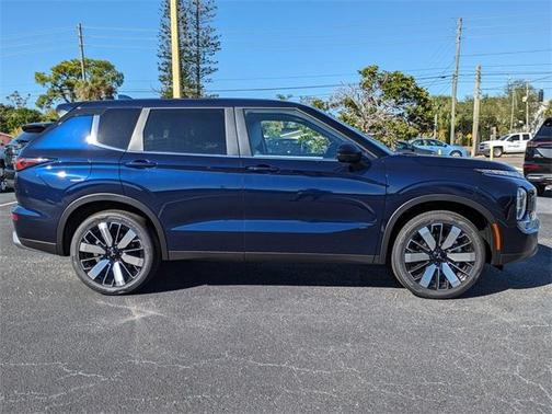 2025 Mitsubishi Outlander SE