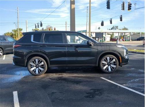 2026 Mitsubishi Outlander SE