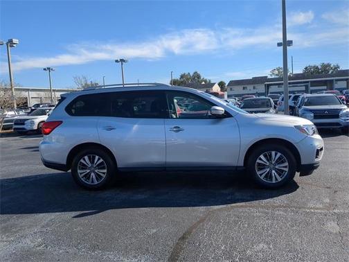 2018 Nissan Pathfinder SL