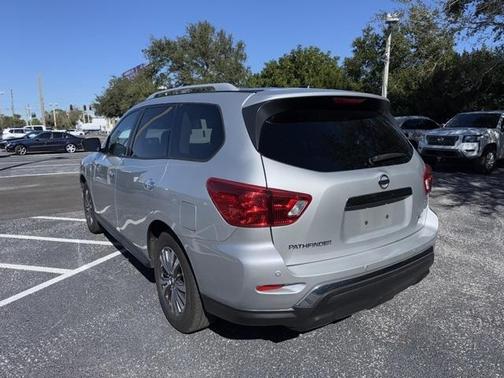 2018 Nissan Pathfinder SL
