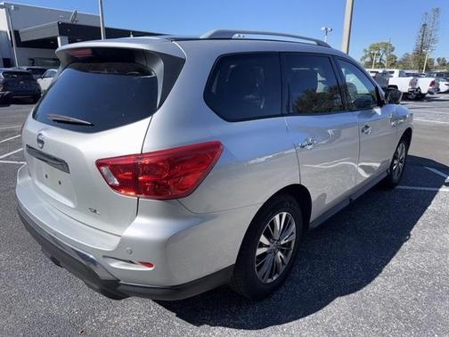2018 Nissan Pathfinder SL