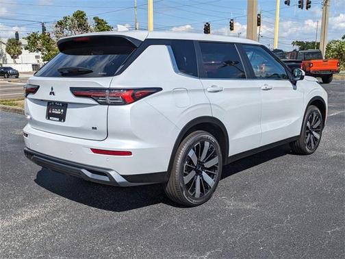 2025 Mitsubishi Outlander SE