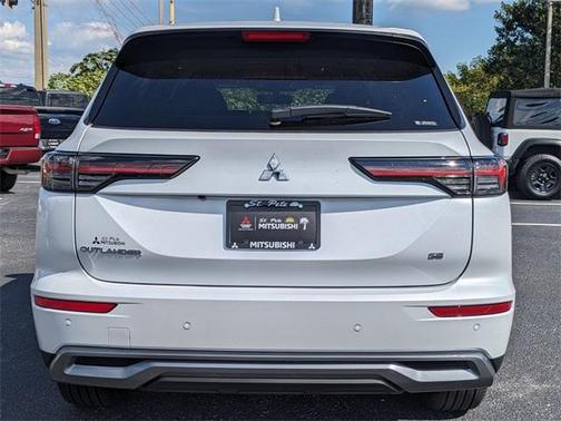 2025 Mitsubishi Outlander SE