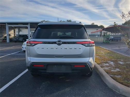 2023 Nissan Pathfinder SV