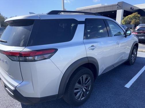 2023 Nissan Pathfinder SV