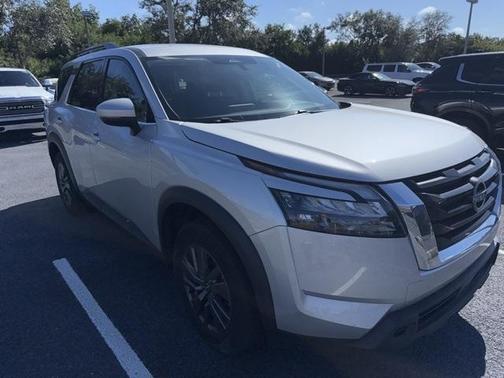 2023 Nissan Pathfinder SV