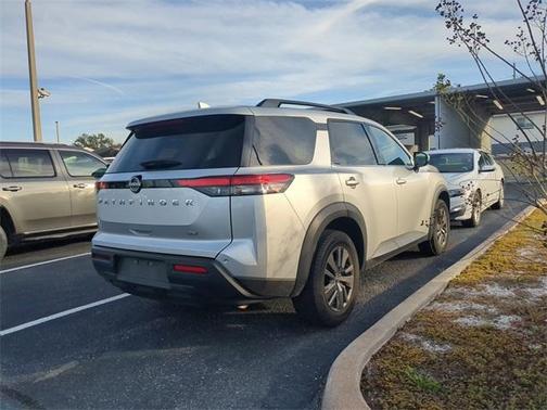2023 Nissan Pathfinder SV