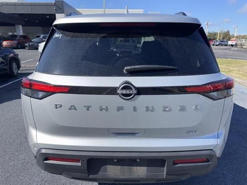 2023 Nissan Pathfinder SV
