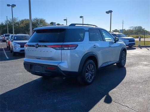 2023 Nissan Pathfinder SV