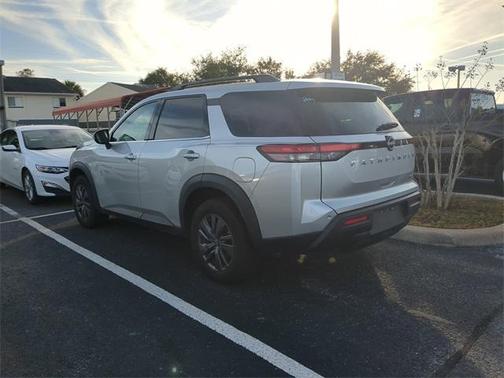 2023 Nissan Pathfinder SV
