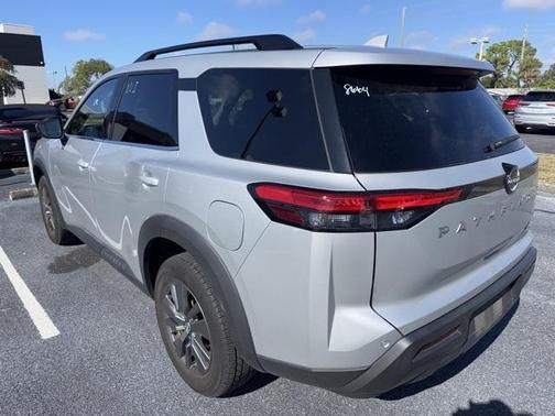 2023 Nissan Pathfinder SV