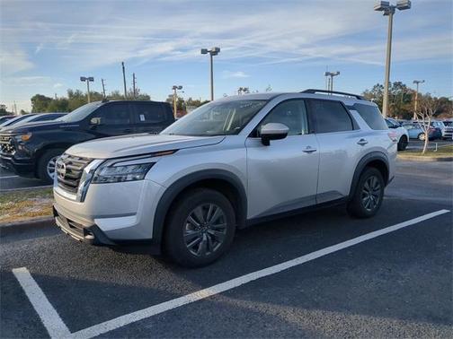 2023 Nissan Pathfinder SV