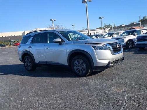 2023 Nissan Pathfinder SV