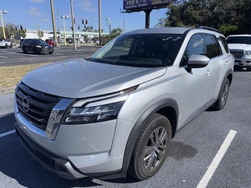 2023 Nissan Pathfinder SV