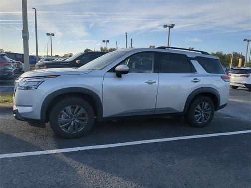 2023 Nissan Pathfinder SV