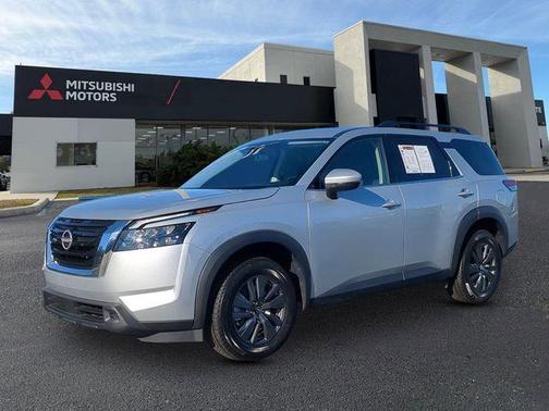 2023 Nissan Pathfinder SV