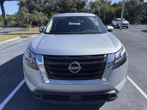 2023 Nissan Pathfinder SV