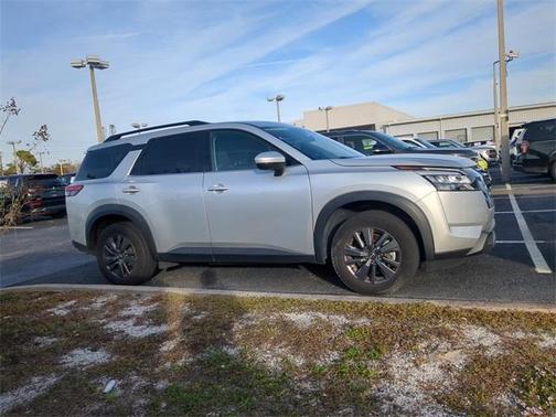 2023 Nissan Pathfinder SV