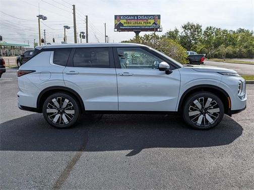 2025 Mitsubishi Outlander SE