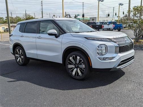 2025 Mitsubishi Outlander SE