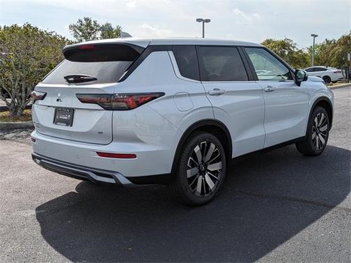 2025 Mitsubishi Outlander SE