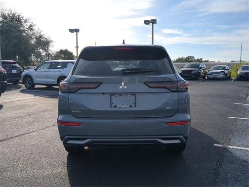 2025 Mitsubishi Outlander SE