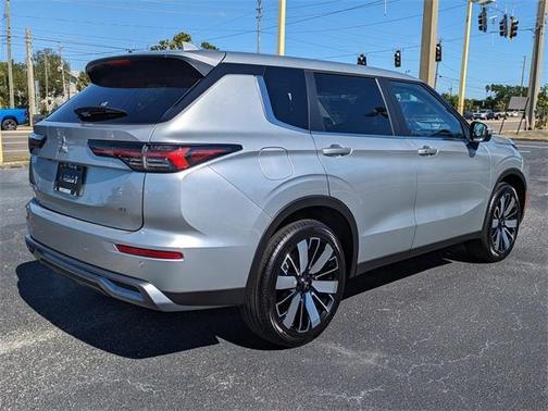 2025 Mitsubishi Outlander SE