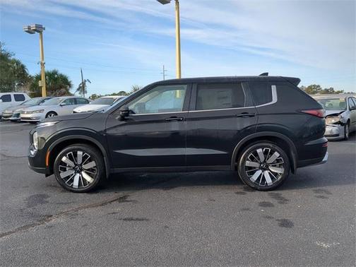 2025 Mitsubishi Outlander SE