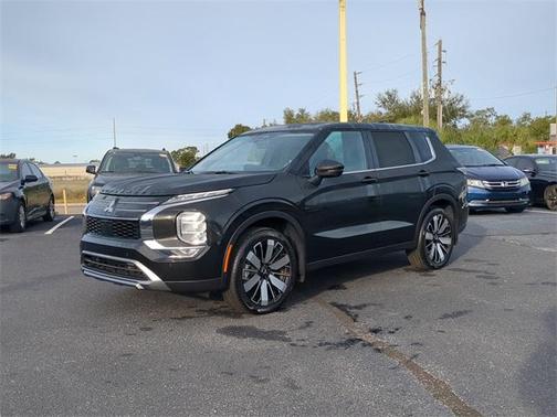 2025 Mitsubishi Outlander SE