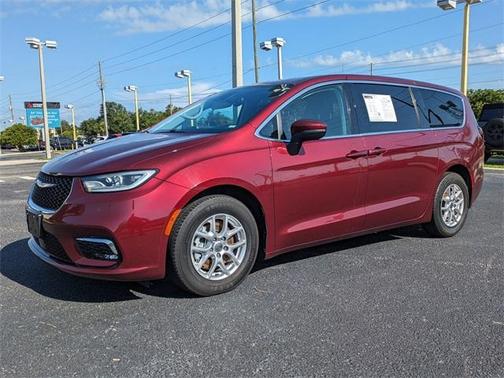 2023 Chrysler Pacifica Touring-L