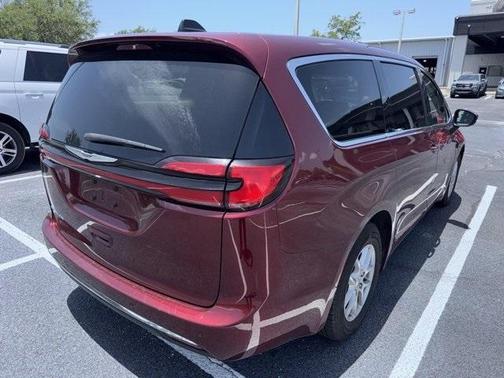 2023 Chrysler Pacifica Touring-L