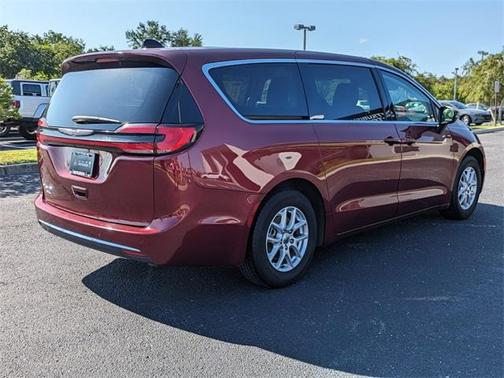 2023 Chrysler Pacifica Touring-L