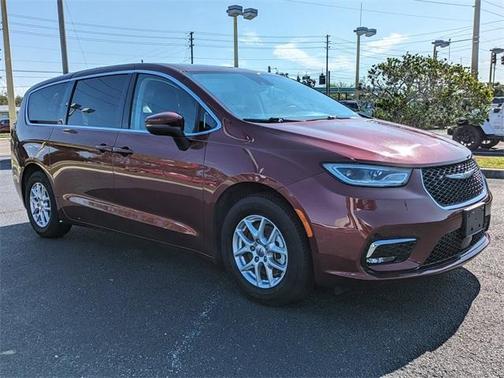 2023 Chrysler Pacifica Touring-L