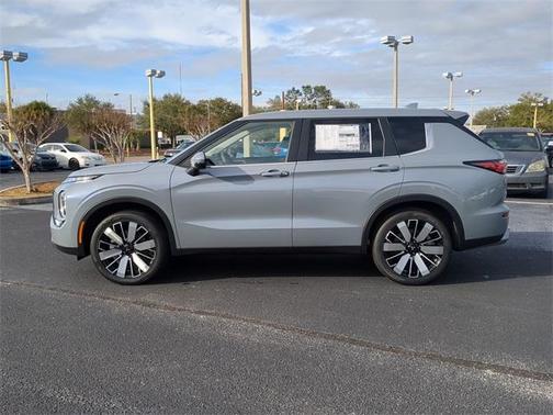 2025 Mitsubishi Outlander SE