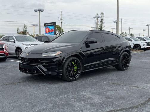 2022 Lamborghini Urus Pearl Capsule